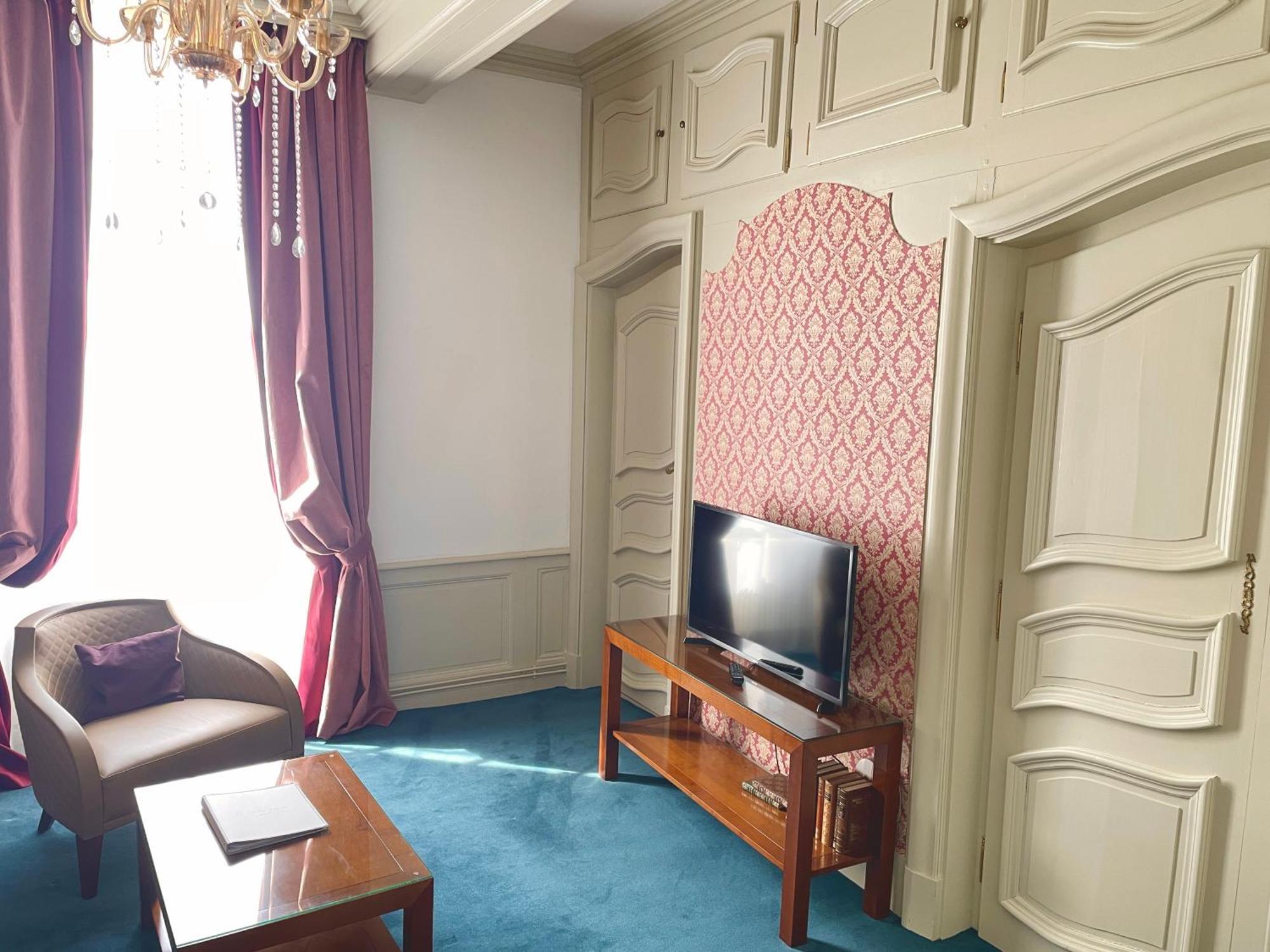 פונטורסון Hotel Victor Hugo מראה חיצוני תמונה