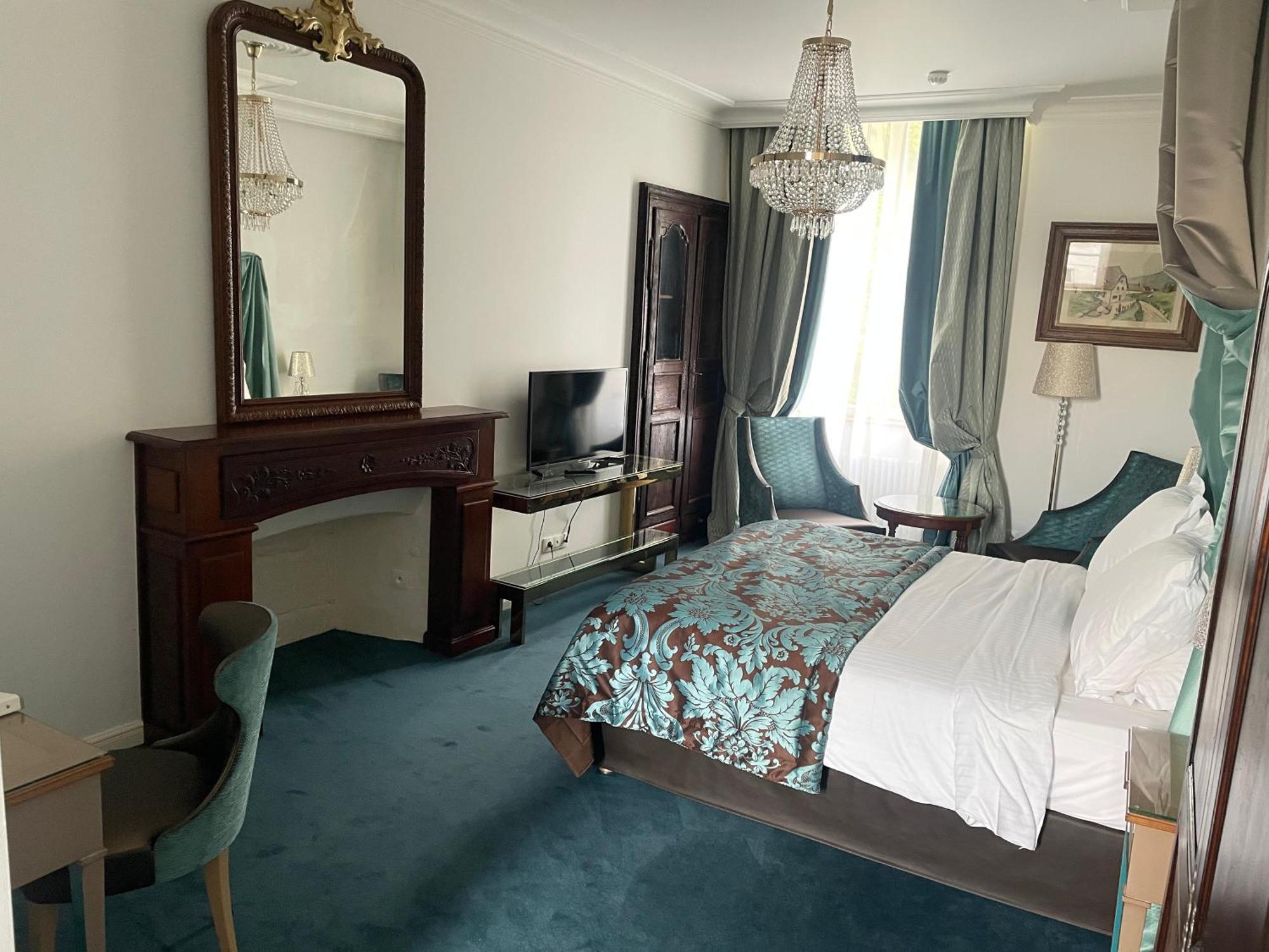 פונטורסון Hotel Victor Hugo מראה חיצוני תמונה